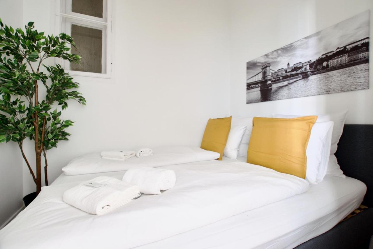 Premium Apartment By Hi5- Brody Street Budapeste Exterior foto