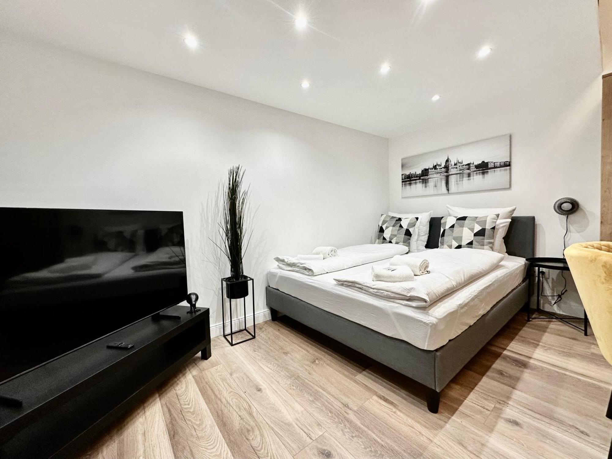 Premium Apartment By Hi5- Brody Street Budapeste Exterior foto
