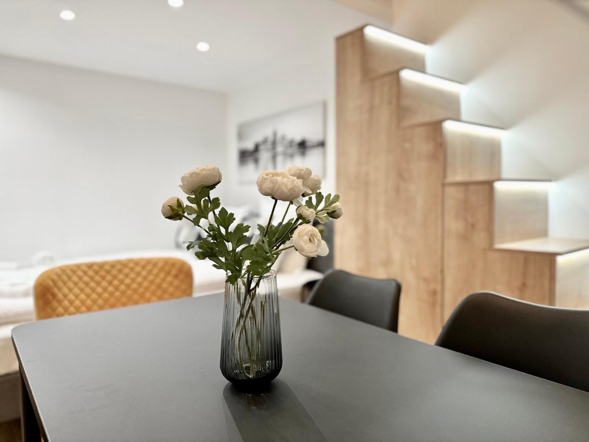 Premium Apartment By Hi5- Brody Street Budapeste Exterior foto