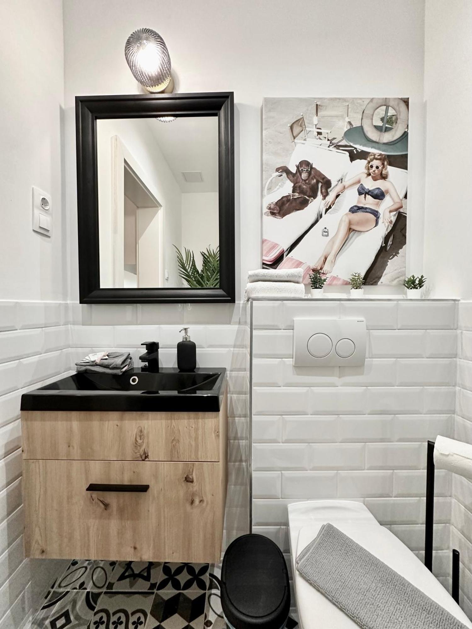 Premium Apartment By Hi5- Brody Street Budapeste Exterior foto