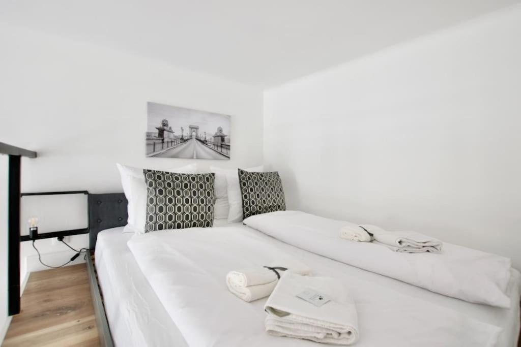 Premium Apartment By Hi5- Brody Street Budapeste Exterior foto