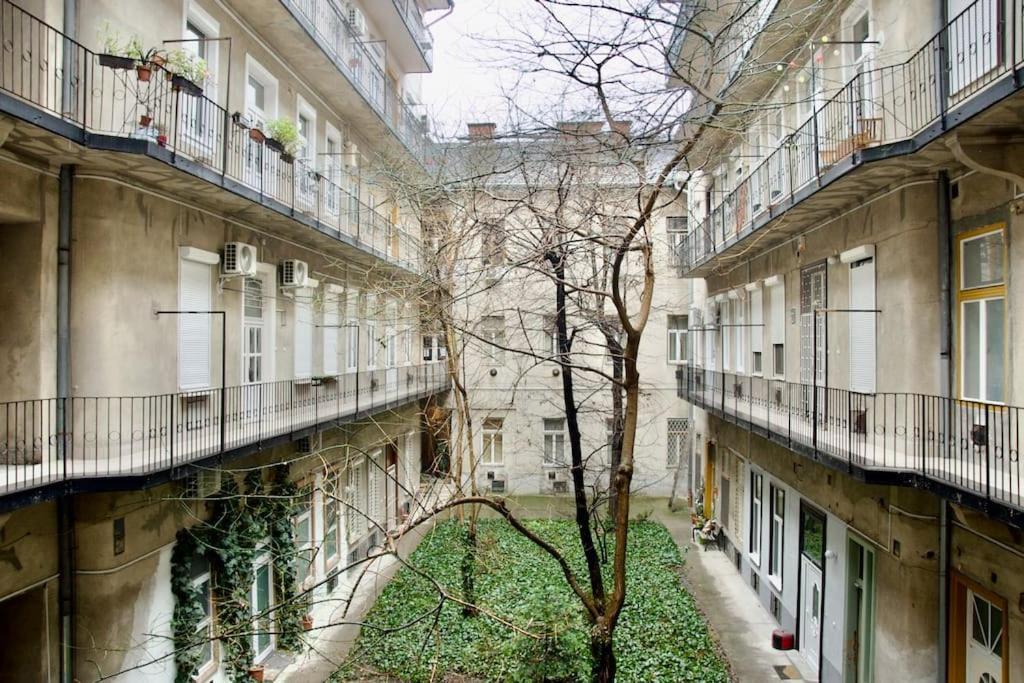 Premium Apartment By Hi5- Brody Street Budapeste Exterior foto